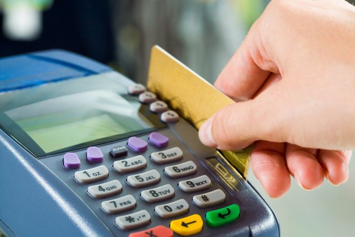 Новые правила по снятию наличных с банковских карт вступают в силу