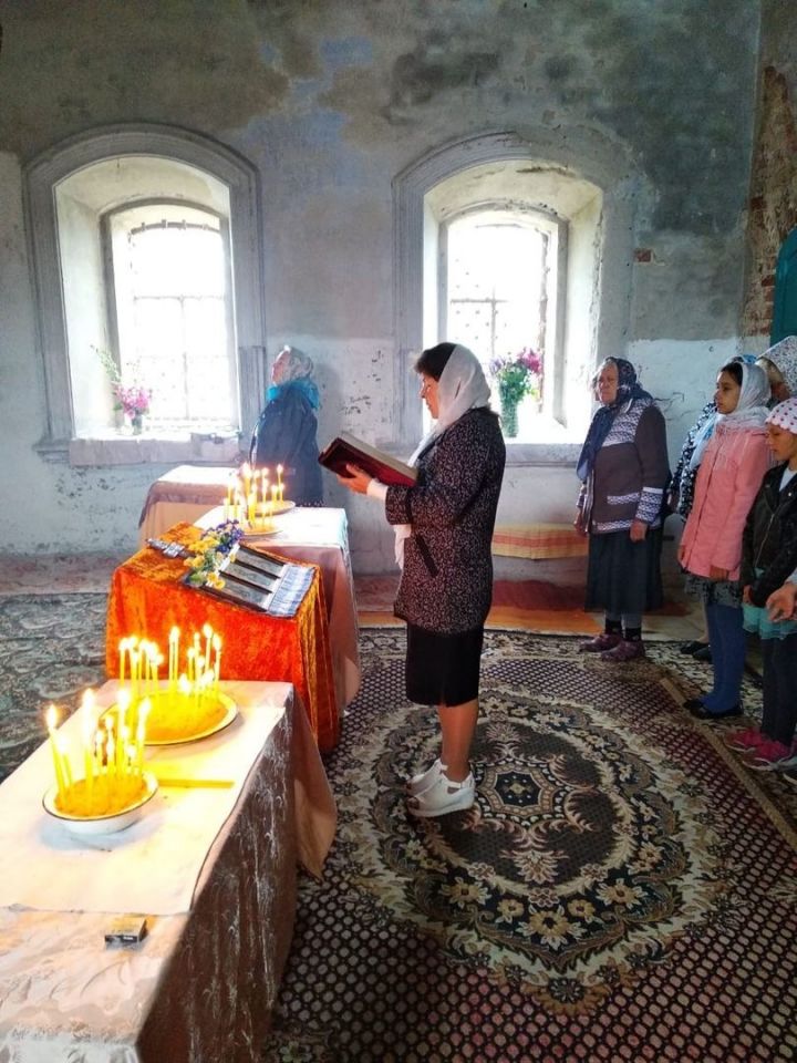 Фоторепортаж: В Базяковской церкви прошла Божественная Литургия в честь Тихвинской Божией Матери
