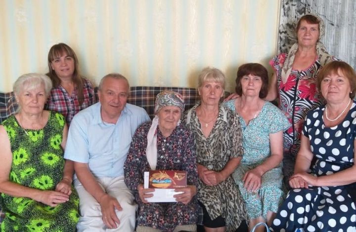 24 июля 90-летний юбилей отметила жительница Березовой Гривы Мария Ивановна Фирсова