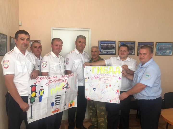 Инспекторы Алексеевского ГИБДД поблагодарили детей из Билярска за поздравление