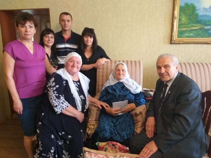 Труженик тыла Аксанова Накия Магизовна отметила свой 90 - летний юбилей!