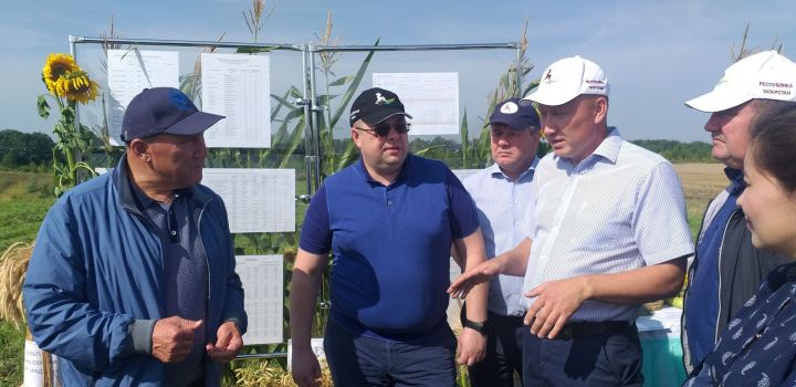 Министр сельского хозяйства и продовольствия РТ Марат Ахметов посетил Алексеевский район