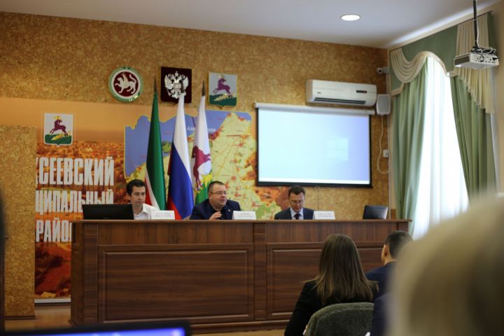 Фоторепортаж: В минувший вторник Алексеевский район посетил министр экономики РТ Фарид Абдулганиев