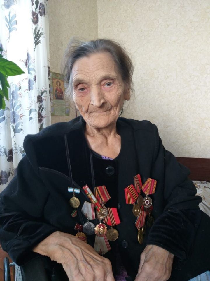Девяностолетний юбилей отметила труженик тыла Елизавета Скалова
