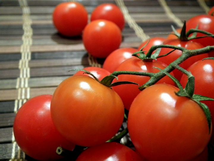Чтобы помидоры быстро поспели: а я так делаю! 5 методов и 5 ошибок, от которых томаты бурые и долго не созревают