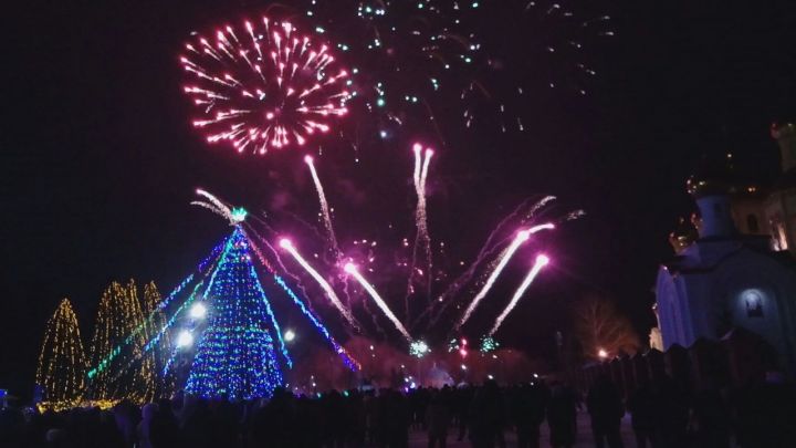 Видеорепортаж: Новогодний салют 2020 в Алексеевском