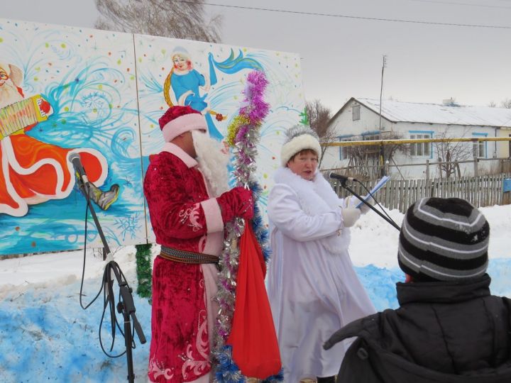 Фоторепортаж: В Ялкыне состоялось мероприятие под названием «Новый год отметим вместе – танцем, юмором и песней»