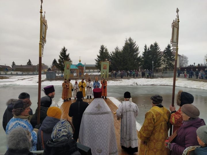 В Алексеевском крестным ходом до Ахтырского колодца отпраздновали Крещение Господне