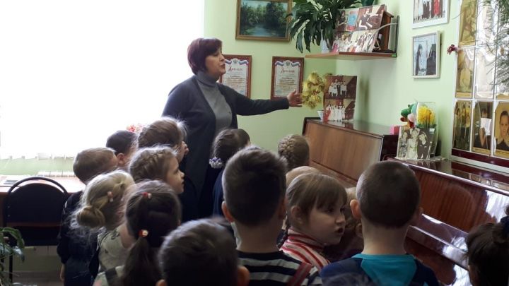 Фоторепортаж: Воспитанники детского сада "Ромашка" побывали в детской школе искусств