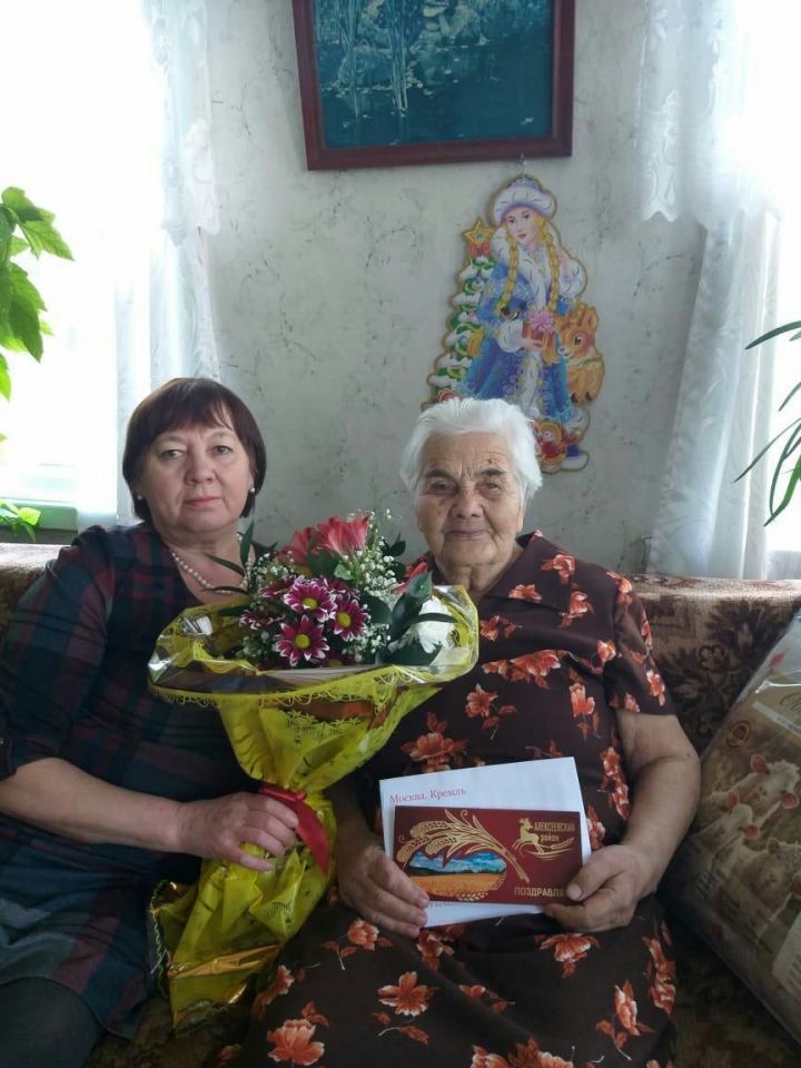 С 95-летием со дня рождения поздравили Кузнецову Валентину Григорьевну