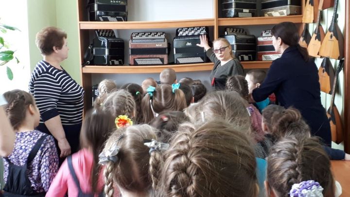 Фоторепортаж: Воспитанники детского сада "Ромашка" побывали в детской школе искусств