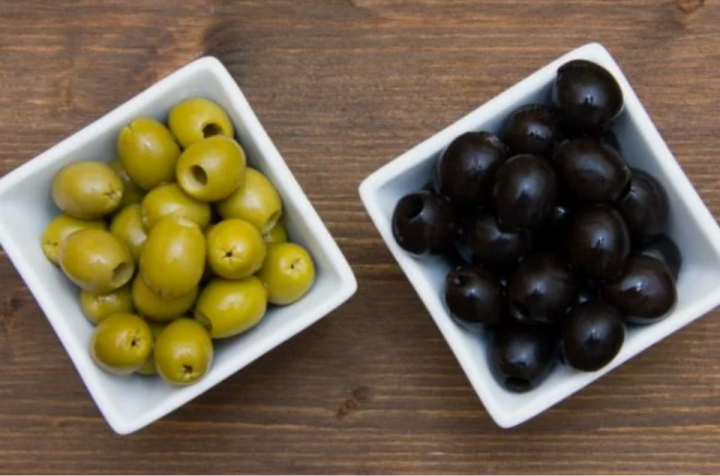 Какая разница между черными и зелеными оливками