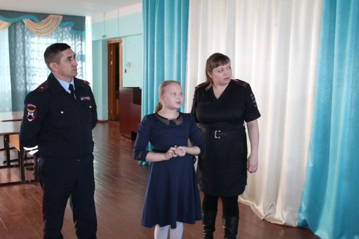 Для учеников четвертых классов Алексеевской школы № 3 организовали День безопасности