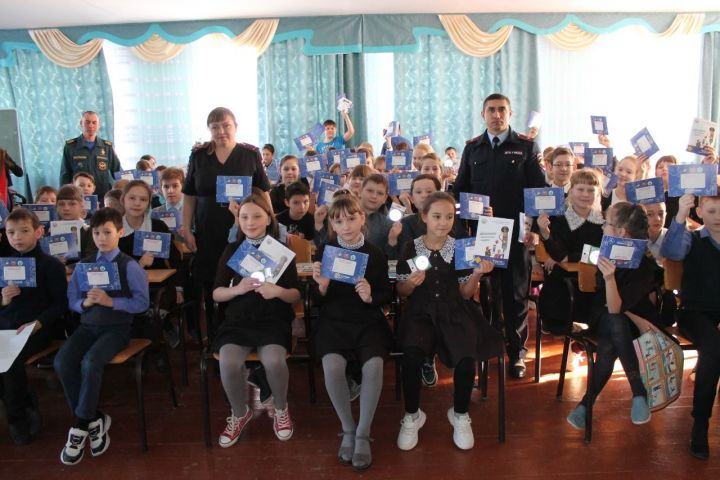 Для учеников четвертых классов Алексеевской школы № 3 организовали День безопасности