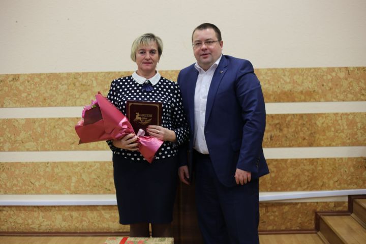 Глава района поздравил Надежду Шабутдинову с юбилеем