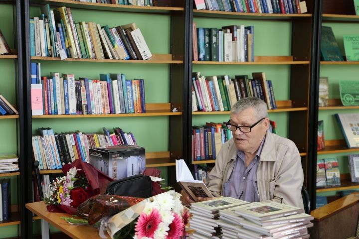 В 80-летний юбилей Александр Бочкарев презентовал свою книгу