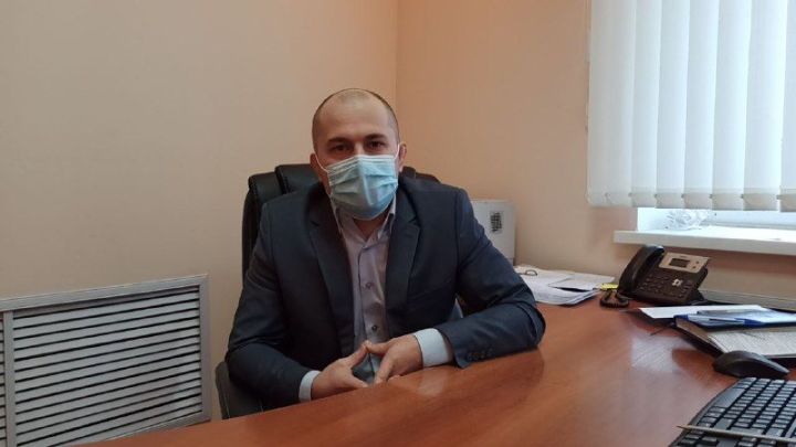 Начальник отдела образования района Ривкат Сулейманов ответил на вопросы родителей