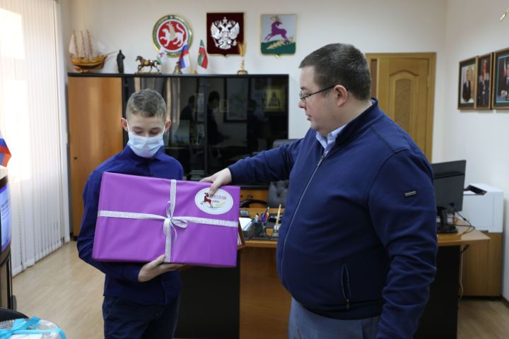 Сергей Демидов встретился с Иваном Павлиновым, спасшим из пожара трёх младших братьев