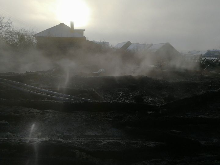 В Чувмайне полностью сгорел дом