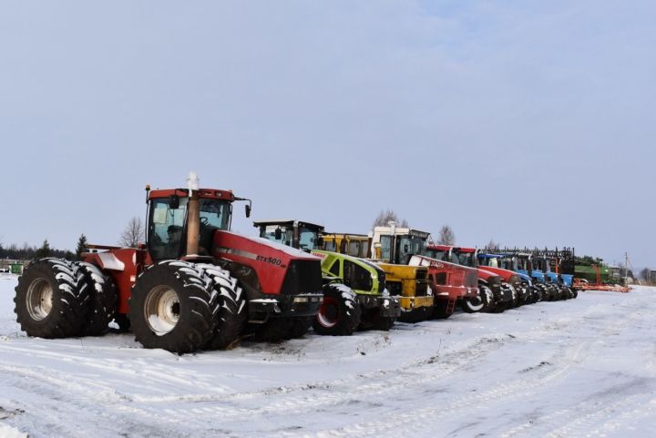 Марат Зяббаров призвал хозяйства Татарстана внимательнее отнестись к состоянию сельхозтехники