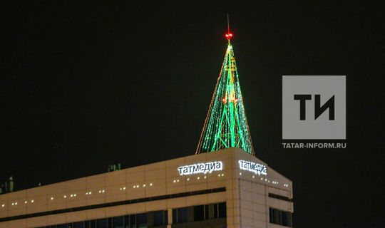 Самая высотная ёлка установлена в Казани на крыше «Татмедии»