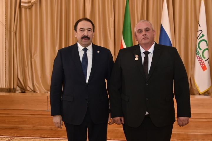 Механизатора колхоза «Родина» наградил Премьер-министр Татарстана