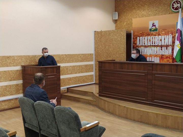 Глава района Сергей Демидов встретился с руководителями аптек района