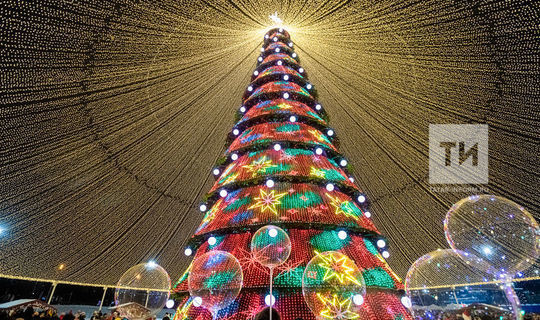 Казанская елка вошла в топ самых красивых новогодних красавиц России