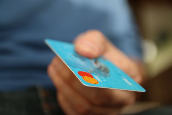 Новые правила по возврату денег готовят для всех, кто платит картами