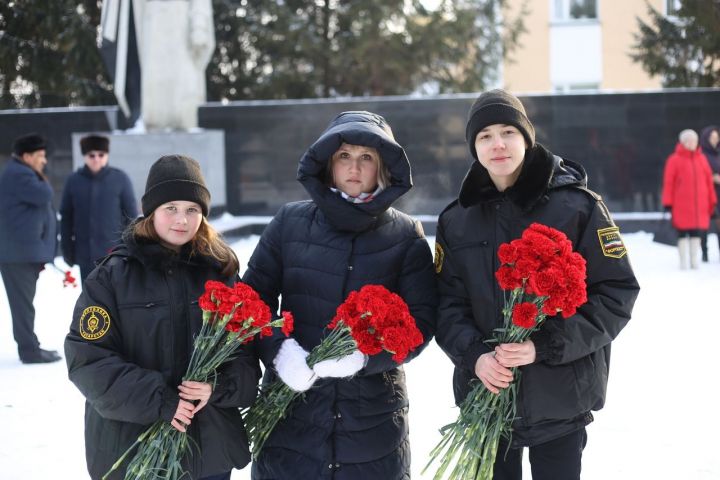 Фоторепортаж: В День воина-интернационалиста в Алексеевском прошел траурный митинг