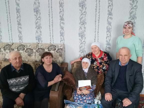 С 90-летним юбилеем поздравили труженицу тыла Салахиеву Наилю Сафиевну