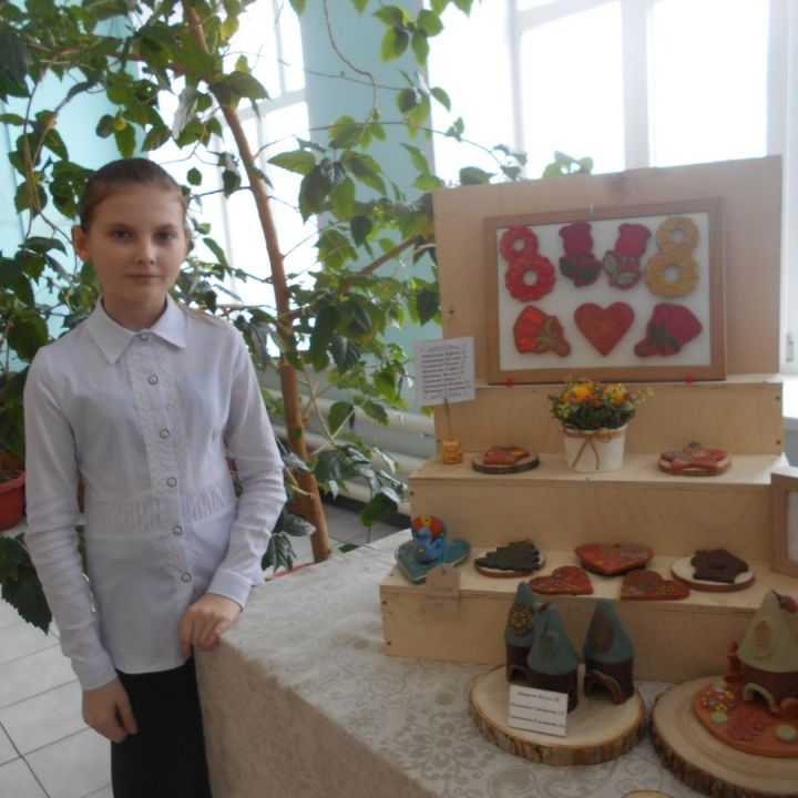 В Билярской школе открылась выставка керамических изделий