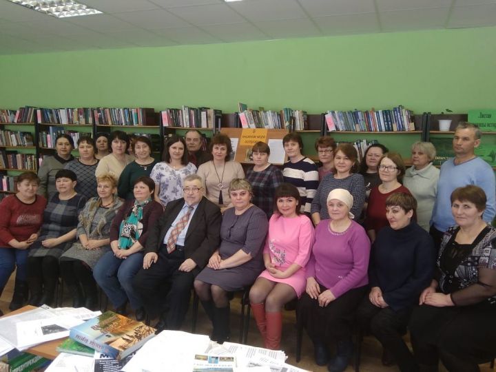 В Алексеевской центральной библиотеке прошла встреча с известным журналистом и поэтом