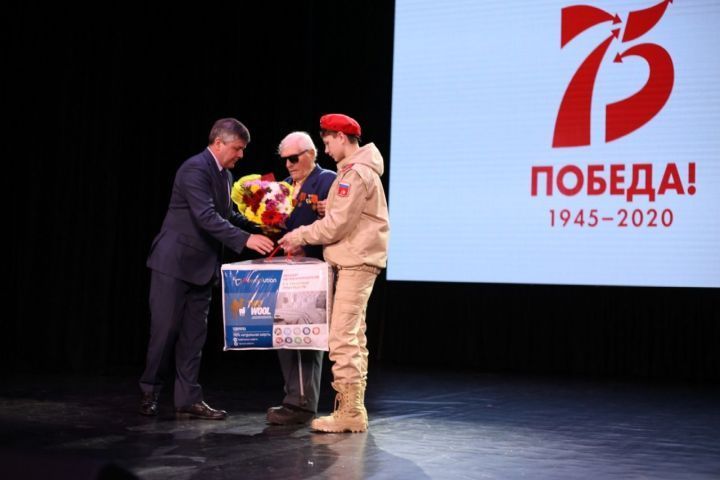Ветеранам и труженикам тыла вручены памятные медали  «75 лет Победы в Великой Отечественной войне 1941—1945 гг.»