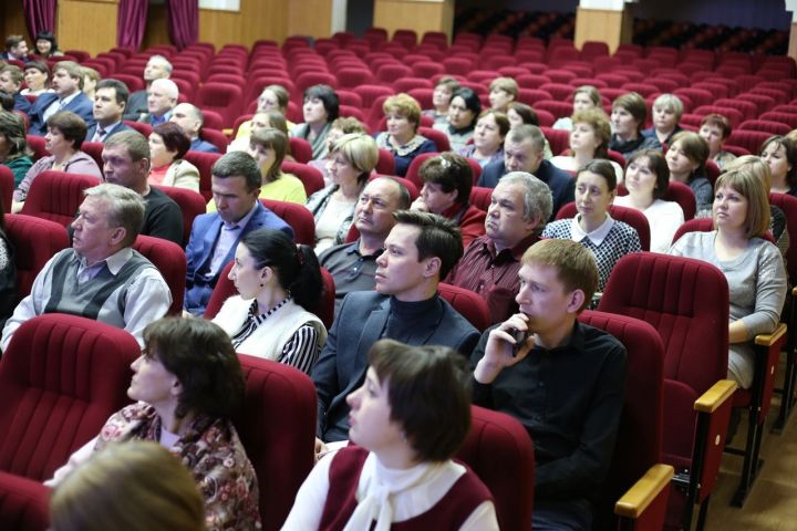 Глава Алексеевского района встретился с трудовым коллективом отдела образования