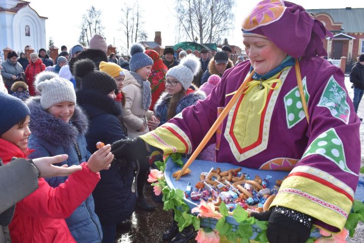 Жители и гости Алексеевского района встретили весну