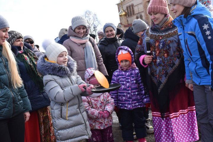 Большой фоторепортаж: В Алексеевском прошли Масленичные гуляния и сельскохозяйственная ярмарка