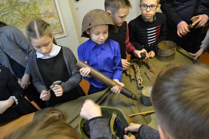 В музее родного края провели патриотические мероприятия "Суровый солдатский подвиг" и "Оружие Победы"