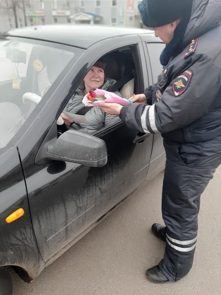 В Алексеевском автоинспекторы провели рейд: останавливали только женщин за рулем