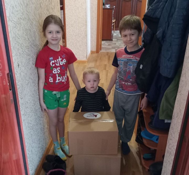 Алексеевские волонтёры передали продуктовые наборы многодетным семьям с детьми