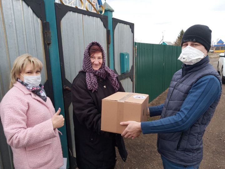 Алексеевские волонтёры передали продуктовые наборы многодетным семьям с детьми