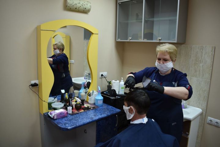 В Алексеевском районе возобновили работу парикмахерские
