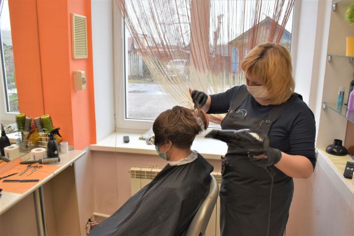В Алексеевском районе возобновили работу парикмахерские