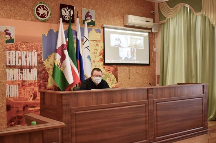 Глава района Сергей Демидов провёл приём граждан в удалённом формате