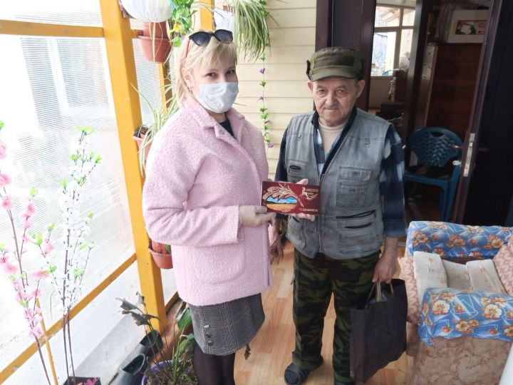 Ликвидаторы аварии на Чернобыльской АЭС получили продуктовые пакеты от главы Алексеевского района