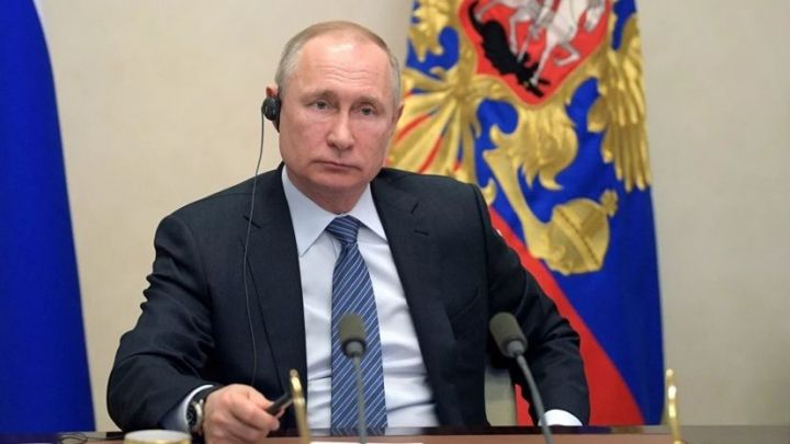 Президент России Владимир Путин продлил режим самоизоляции