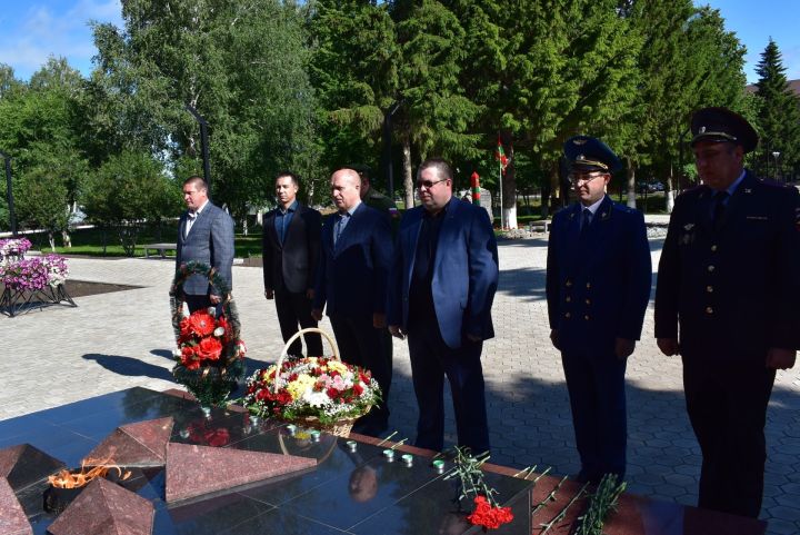 В Алексеевском состоялась церемония возложения цветов к памятнику павшим воинам Великой Отечественной войны