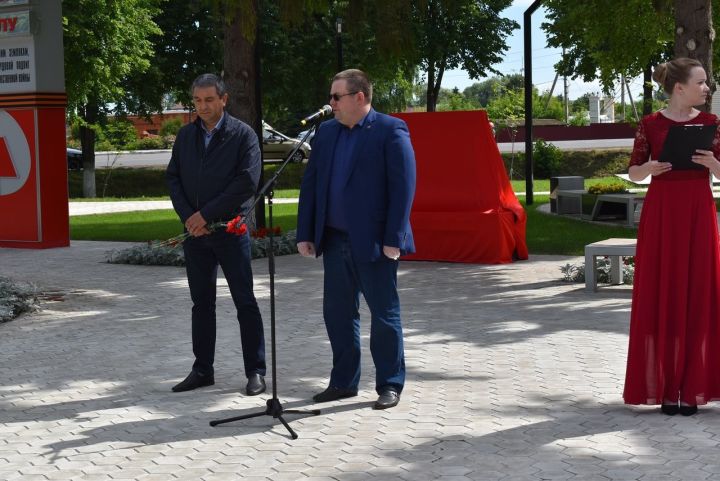 Сегодня в Парке Победы открыли монумент, посвященный детям войны