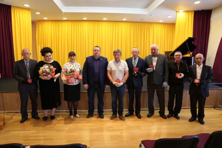 В Алексеевском состоялась торжественная церемония вручения памятных знаков «100 лет образования Татарской АССР»