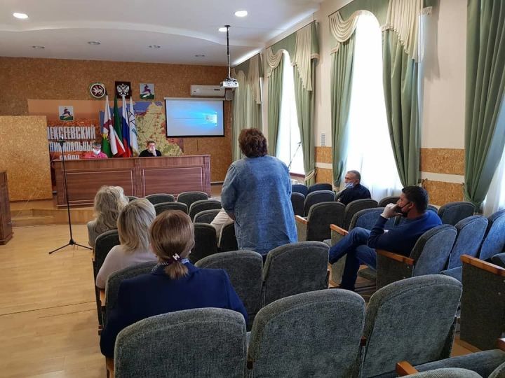 Сегодня в Алексеевском состоялось очередное заседание по вопросам недопущения задолженности по заработной плате